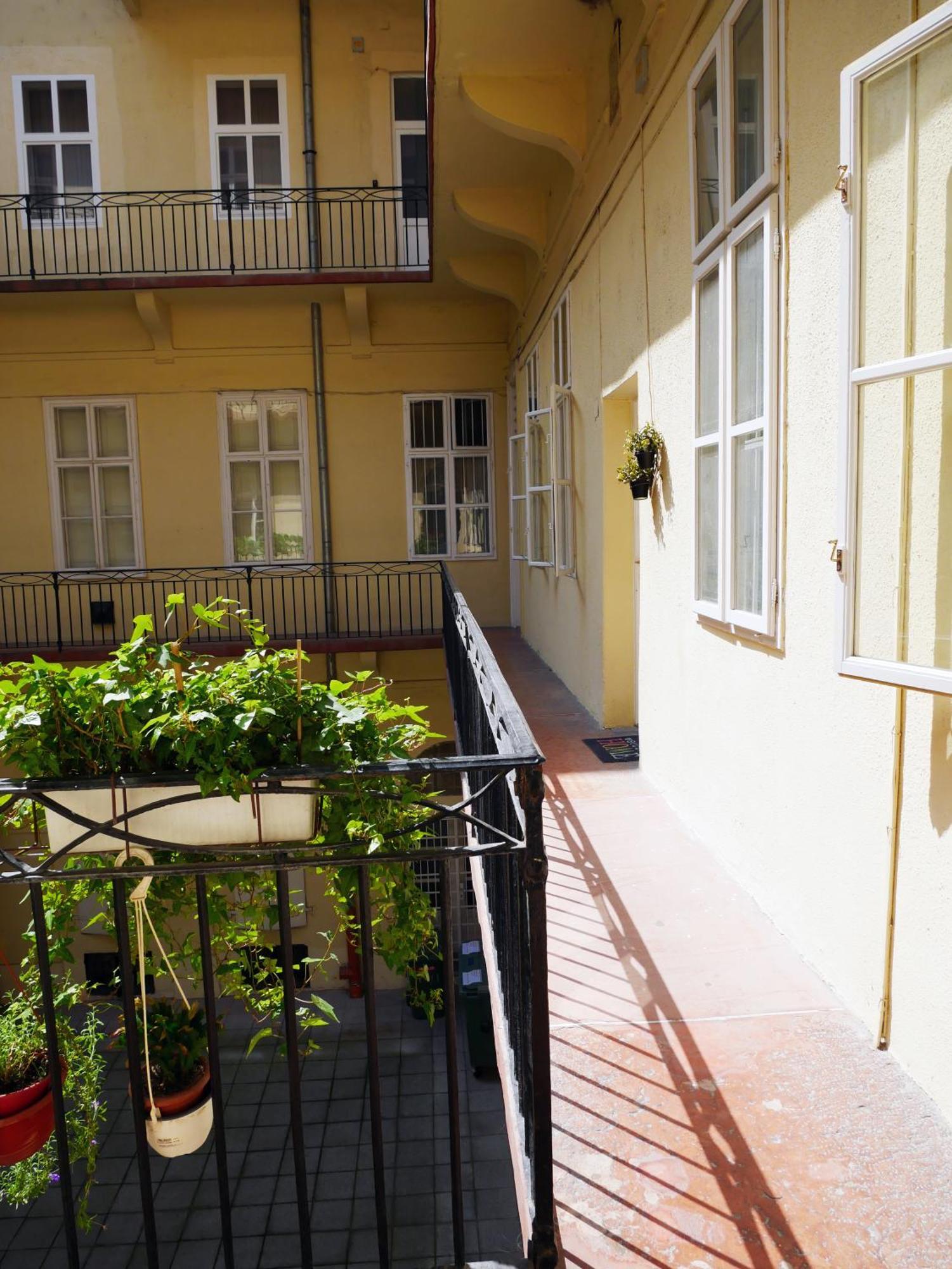 Dorotea - Cosy Home In The Heart Of Budapest Exteriör bild