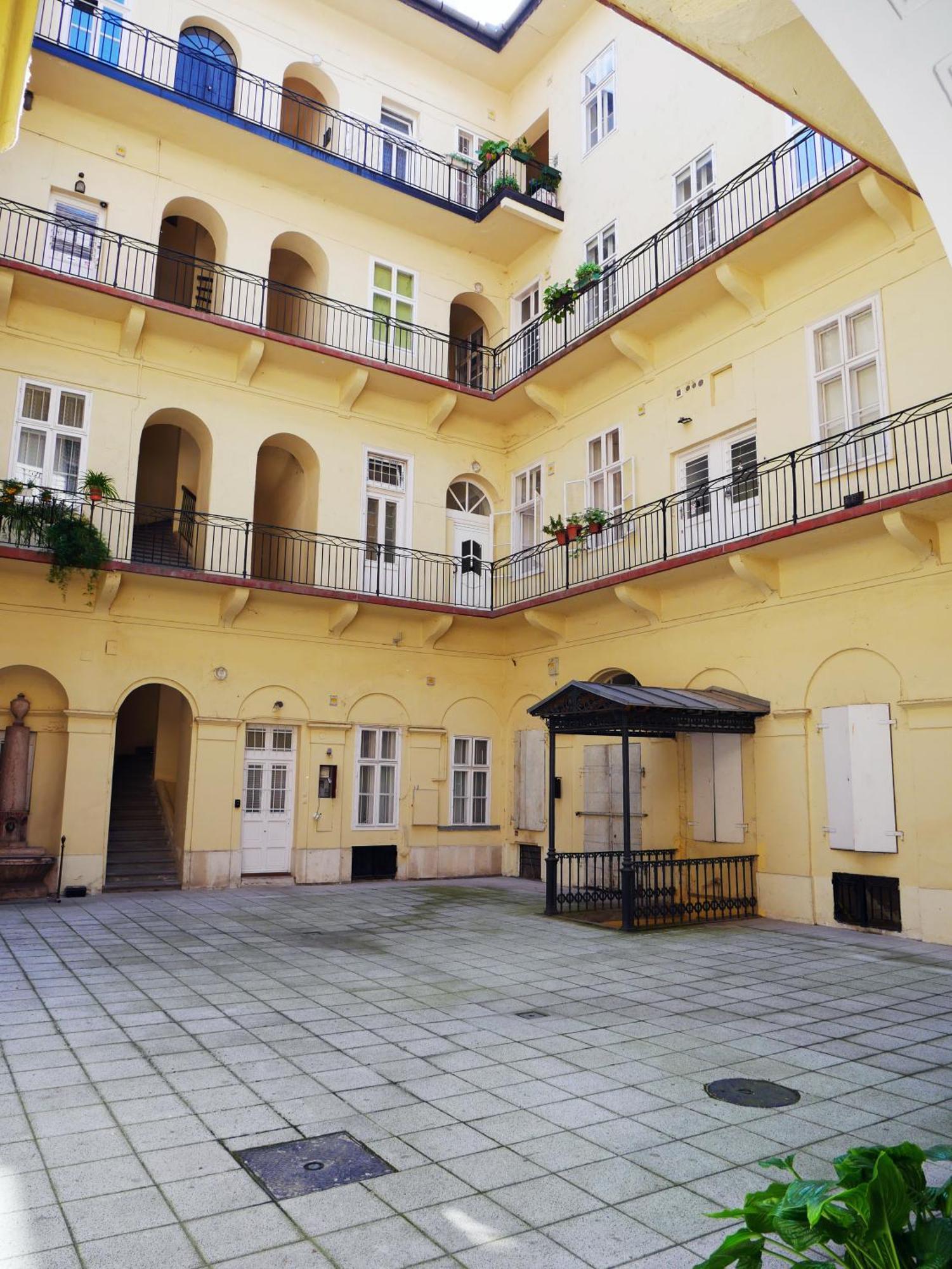 Dorotea - Cosy Home In The Heart Of Budapest Exteriör bild