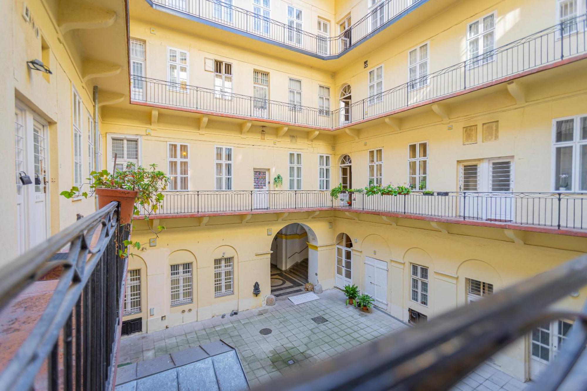 Dorotea - Cosy Home In The Heart Of Budapest Exteriör bild